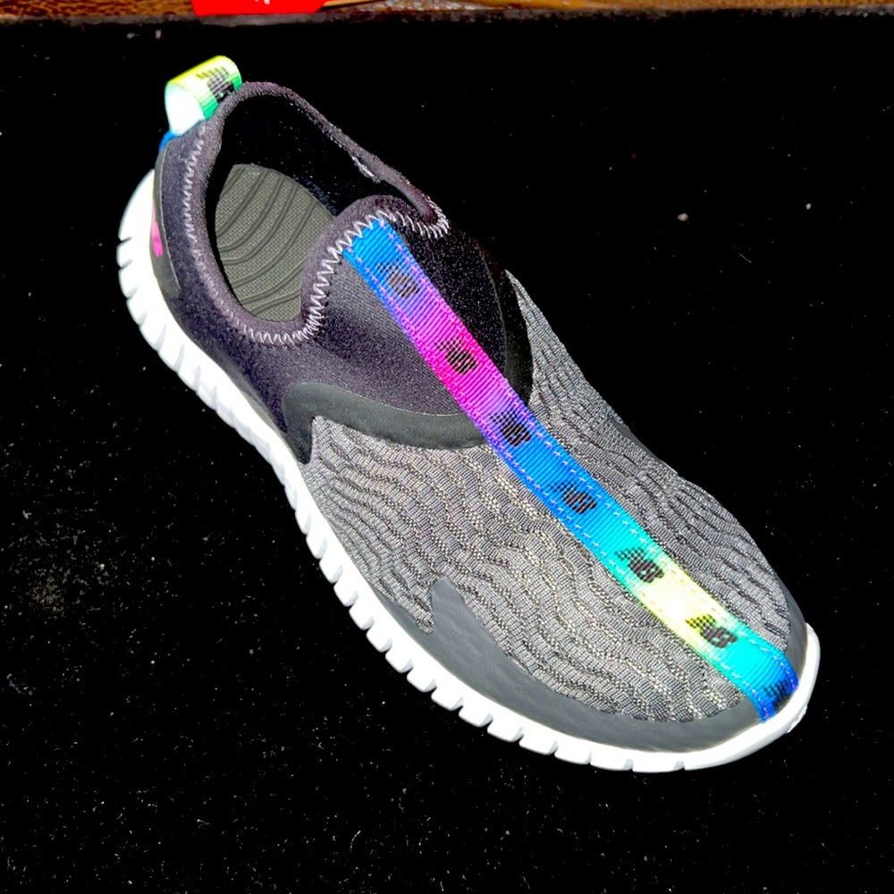 New balance girl water shoes.